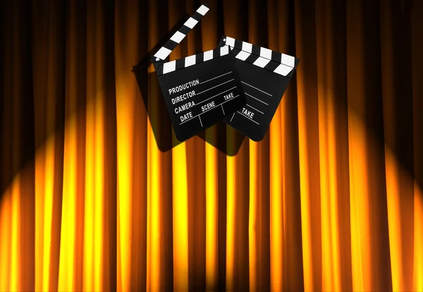 Filme clapper board contra cortina — Fotografia de Stock