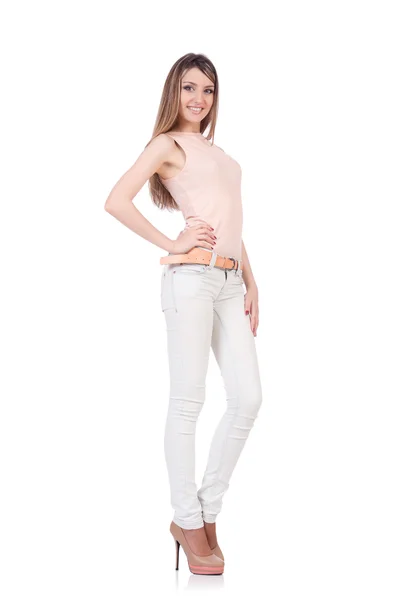 Modell bär fashionabla kläder på vitt — Stockfoto