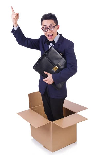 Geschäftsmann mit Kiste isoliert auf der weißen — Stockfoto