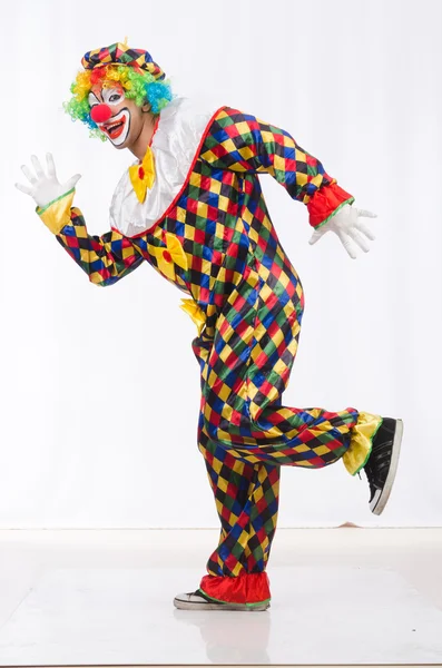 Śmieszny klaun odizolowany na białym — Zdjęcie stockowe