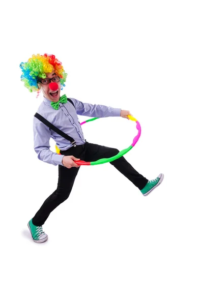 Clown divertente con hula hoop su bianco — Foto Stock