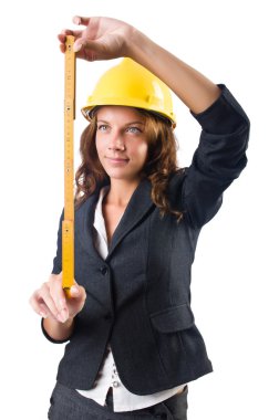 Ölçüm bandı olan kadın inşaatçı