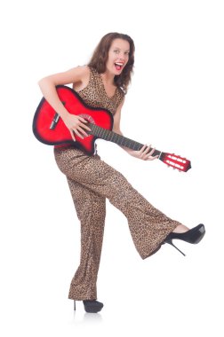 Kadın gitar ile leopar giyim