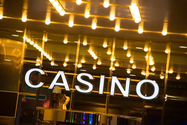 Akşam saat Casino girişinde — Stok fotoğraf