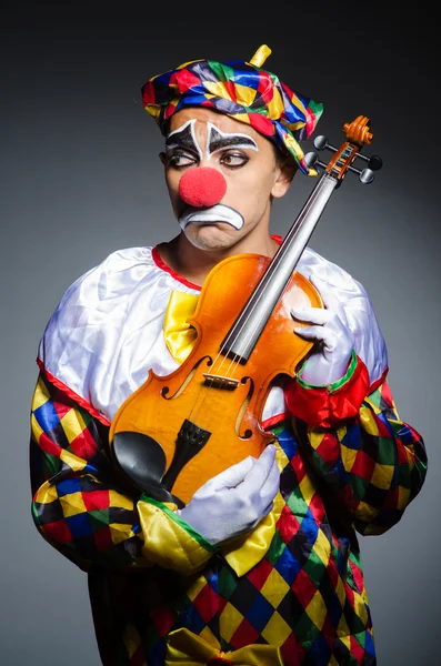 Triste clown jouant à la vioin — Photo