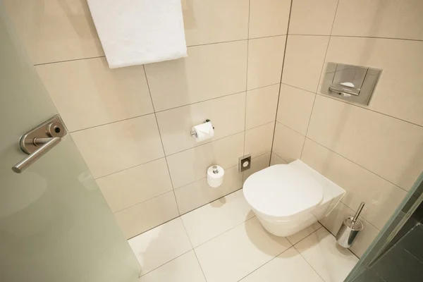 浴室里的现代厕所 — 图库照片