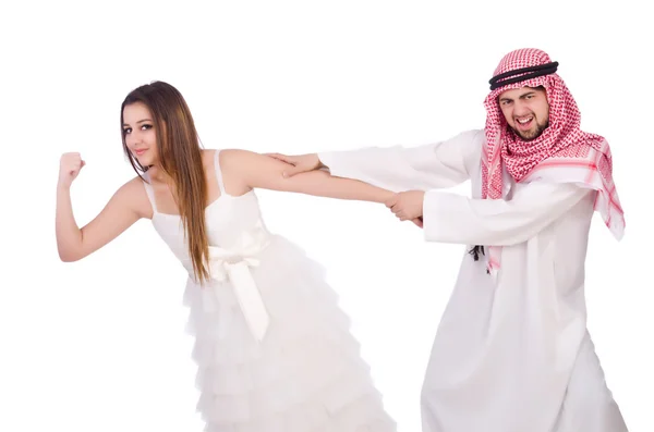 Arabo uomo con sua moglie su bianco — Foto Stock