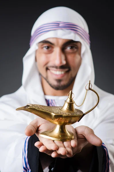 Árabe com lâmpada — Fotografia de Stock