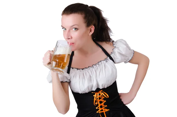 Junge Kellnerin mit Bier — Stockfoto