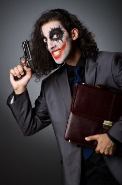 Joker silahla ve evrak çantası