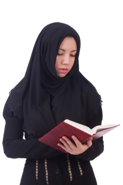 Genç Müslüman kız öğrencinin kitap ile