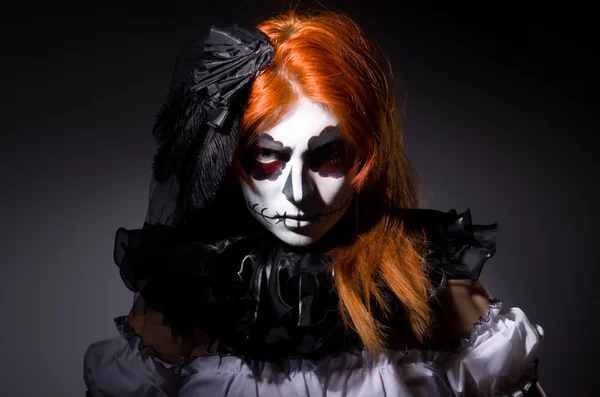 Femme satana dans halloween concept — Photo
