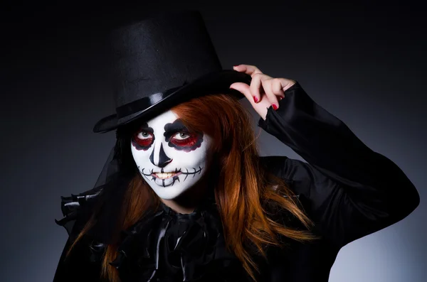 Mujer satana en concepto de Halloween — Foto de Stock