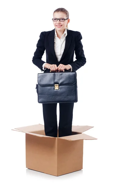 Mujer en el pensamiento fuera de concepto de caja — Foto de Stock