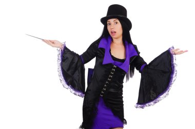 Kadın sihirbaz beyazların arasında.