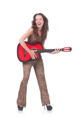 Leopar giysili kadın beyaz gitarlı.