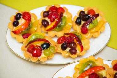 Lezzetli tatlılar tabakta