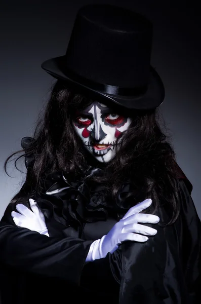 Женщина-сатана в концепции Хэллоуина — стоковое фото