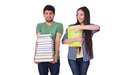 Kitapları olan öğrenciler beyazlara izole edilmiş.