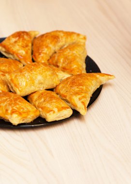 Tabakta etle doldurulmuş köfteler.