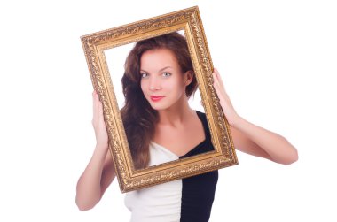 Beyaz çerçeveli bir kadın.