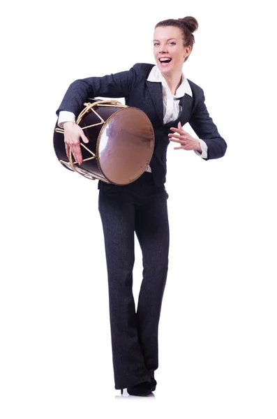 Divertente donna d'affari con tamburo isolato su bianco — Foto Stock