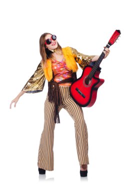 Uzun gitarist beyaz üzerine izole