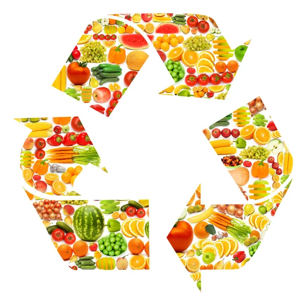 Símbolo de reciclagem feito de várias frutas e legumes — Fotografia de Stock