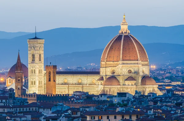 Paisaje urbano de Florencia en horas de anochecer — Foto de Stock