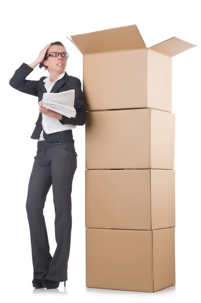 Donna donna d'affari con scatole su bianco — Foto Stock