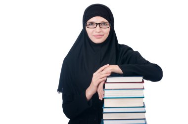 Kitapları olan genç Müslüman kız öğrenci.