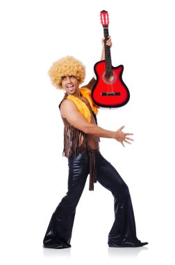 üzerinde beyaz izole erkek gitarist