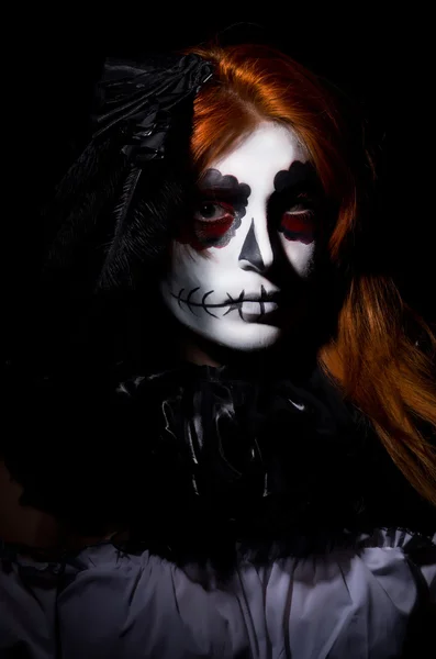 Mujer satana en concepto de Halloween — Foto de Stock