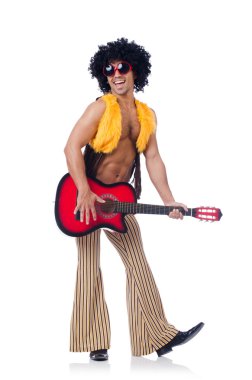 üzerinde beyaz izole erkek gitarist