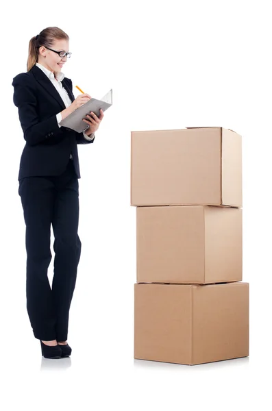 Mujer mujer de negocios con cajas en blanco — Foto de Stock