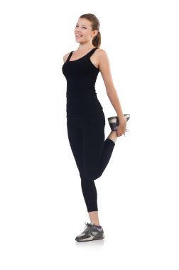 Beyazlar üzerinde egzersiz yapan genç bir kadın.