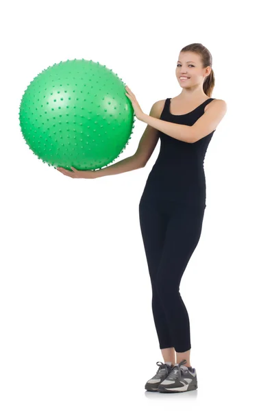 Mladá žena s míčkem cvičení na bílém — Stock fotografie