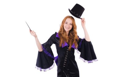 Kadın sihirbaz beyazların arasında.