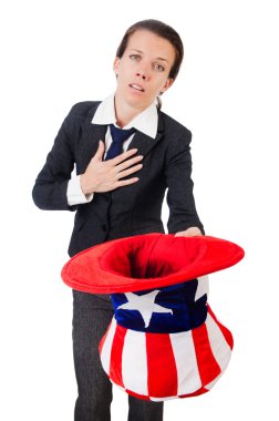 Beyaz üzerinde Amerikan sembolleri olan genç bir kadın.