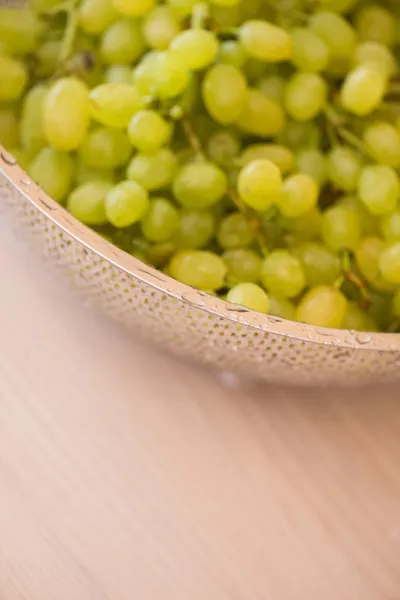 Uvas verdes en concepto de alimentación saludable — Foto de Stock