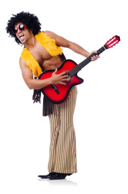 üzerinde beyaz izole erkek gitarist