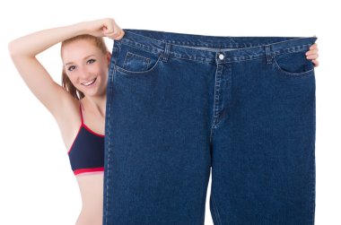 Diyet konusunda geniş kotlu bir kadın.