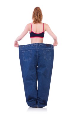 Diyet konusunda geniş kotlu bir kadın.