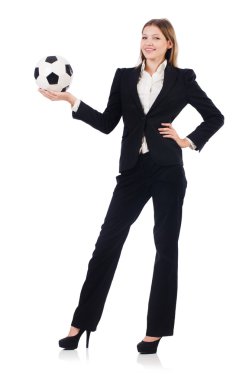 Beyazlar üzerinde futbol oynayan iş kadını