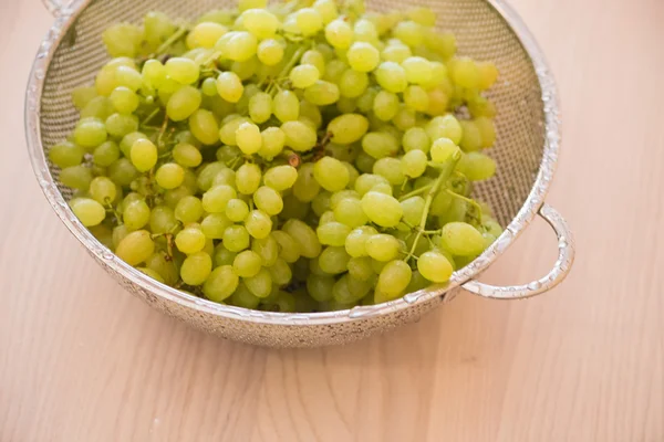 Uvas verdes en concepto de alimentación saludable — Foto de Stock