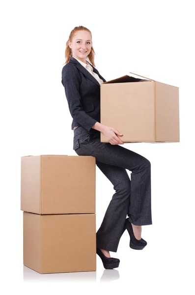 Žena podnikatelka s boxy na bílém pozadí — Stock fotografie