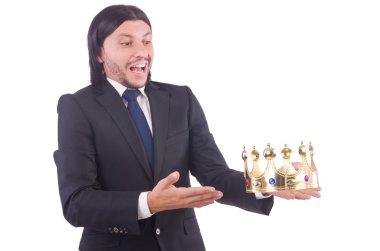 Taçlı bir iş adamı beyazlar içinde.