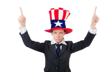 Beyaz üzerinde Amerikan sembolleri olan genç bir kadın.
