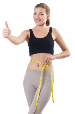 Diyet konseptinde santimetre olan genç bir kız.