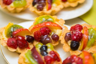 Lezzetli tatlılar tabakta